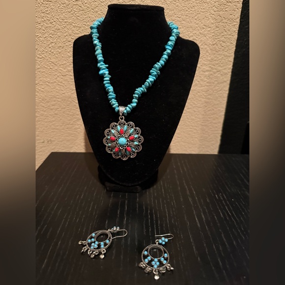 Turquoise and Red Floral Pendant Necklace - Picture 4 of 9